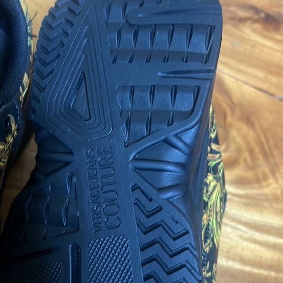 Versace - Picture 8 of 12